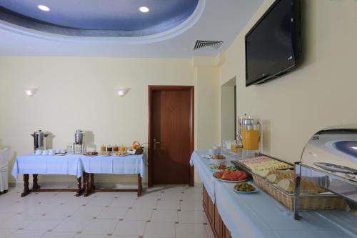 Aktaion Hotel - image 12