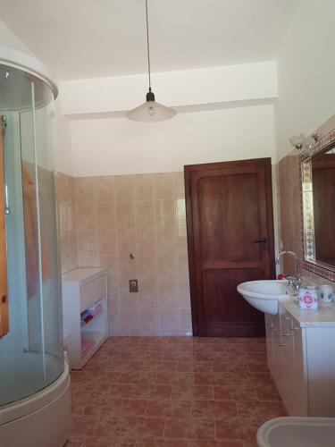 Bathroom, 41 Via Castello Farneto in Montecchio