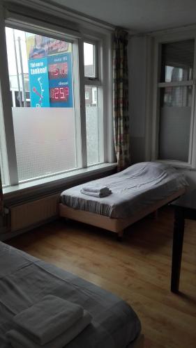 2 twin beds