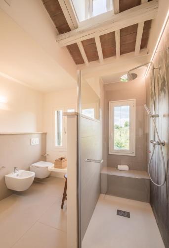 Душ, Bellavalle ROOMS Vinci Florence Tuscany in Вінчі
