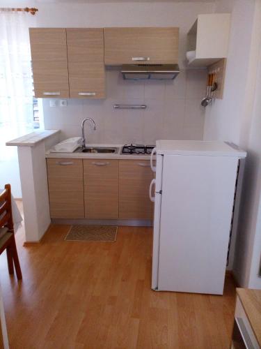 Konyha, Apartments Nevija in Valun