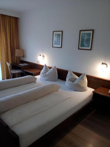 Hotel Garni Bernhard am See in Walchsee