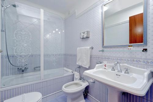 Hotel Camelia - image 3