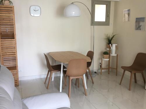 Quiet flat next to the beach
