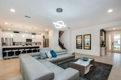 Budget Getaway Arthur Accommodate 25 People Just Doorsteps from Disney World - main image