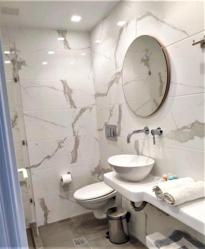 Corali Hotel in Adamas