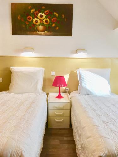 Twin room, classic