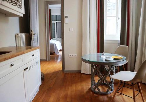 Acropolis TownHouseCo Suites 2