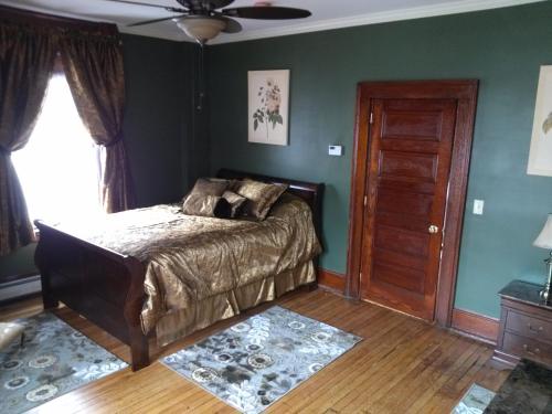 Firehouse Inn - image 6