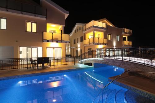 Apartment with Pool View 