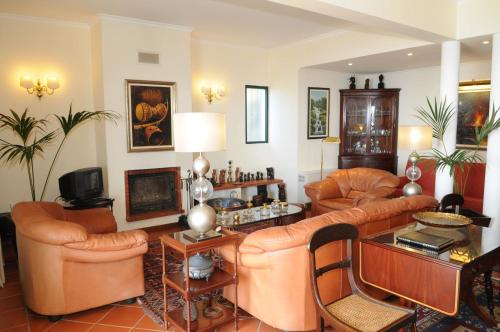 An uninterrupted 180º overlooking the Atlantic Ocean. - image 7