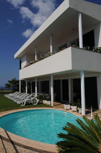 An uninterrupted 180º overlooking the Atlantic Ocean. - image 10