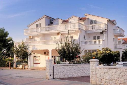Apartments with a parking space Vodice - 17325 Vodice