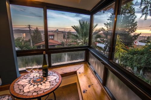 Facilities, Desert Picture in Shaked