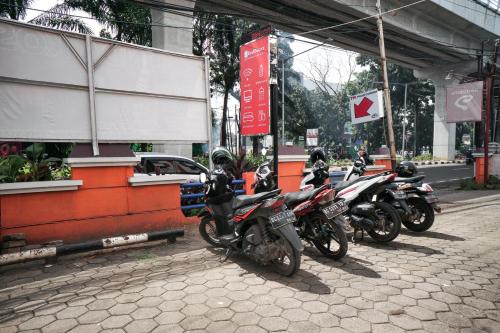 RedDoorz near Palembang Square Mall 2