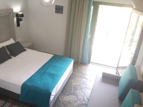  Luxury Rooms Skidia Kekes Beach in Thymonia Beach