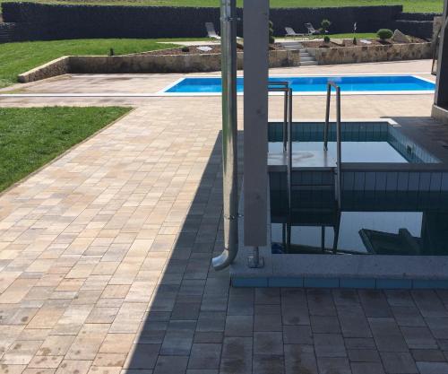 Bassein, Landhaus Ferienwohnungen mit Pool und Wellness in Neukirchen-Balbini