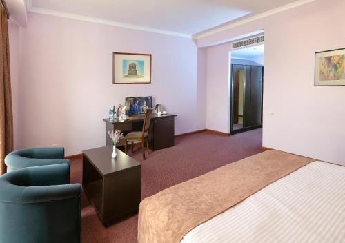 Ani Central Inn - image 9