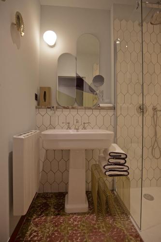Le petit hotel - image 4