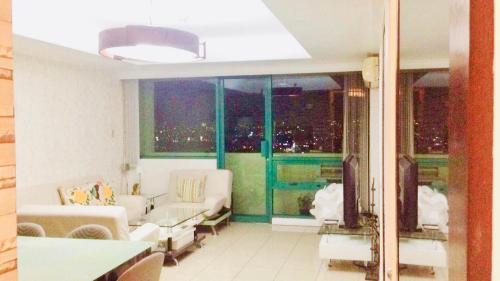 67 sqm. Condo Unit in Robinson Place Residences