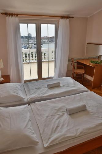 Two-Bedroom Apartment with Terrace & Sea View  image 10