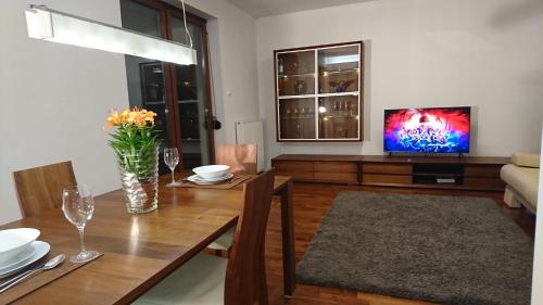 Quiet and spacious apartment with garage option, Cracovia