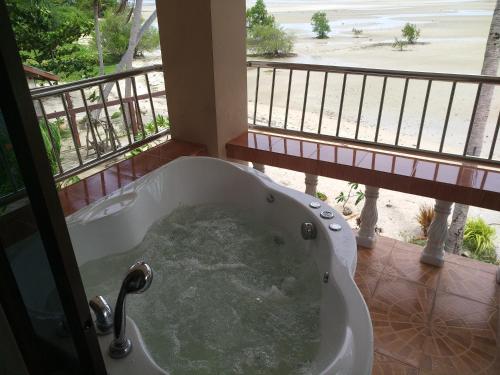 right on the beach 3 bedrooms with jacuzzi right on the beach 3 bedrooms with jacuzzi