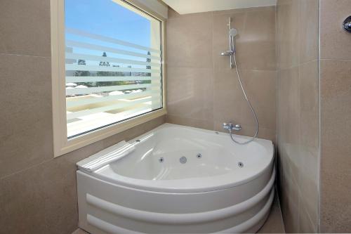 Suite, lusso, vista sul mare, vasca idromassaggio