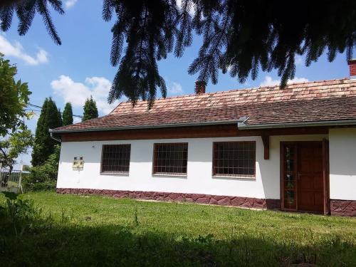  Family House in the Village, Unterkunft in Somogyvámos