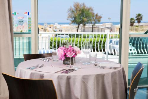 Hotel Continental - image 3