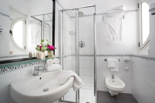 Classic Triple Room image 7