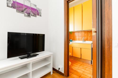 Bright Flat With Shared Garden - image 6