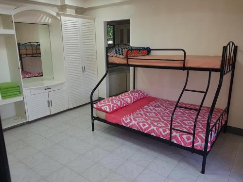 OMG Guesthouse room for 7 in サマール区 サマール島