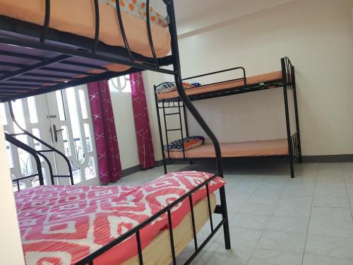 Guestroom, OMG Guesthouse room for 7 in Samal District - Samal Island
