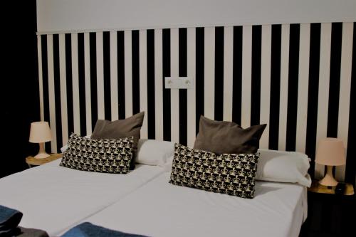 Feel Hostels Soho Malaga Room Type - Double Room with Bathroom