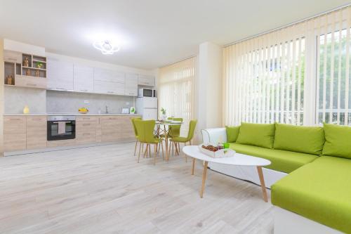 Domus Apartments Grand with Parking, 