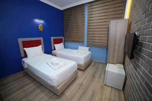 Double or Twin Room image 5