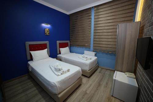 Double or Twin Room image 4