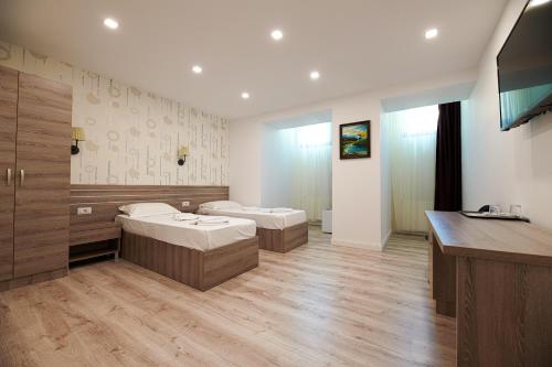 Deluxe Double Room image 10