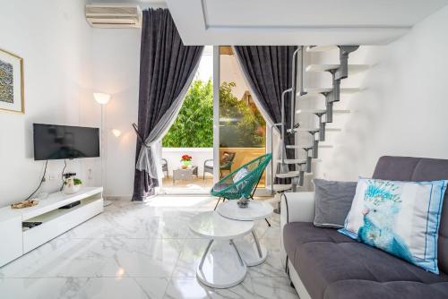 One Bedroom Apartment With Balcony - 5 minute walk from UNESCO World Heritage Site