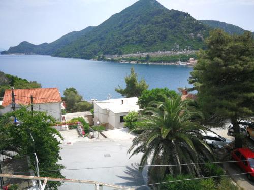  Matić House-2 bedroom apartment in Sobra