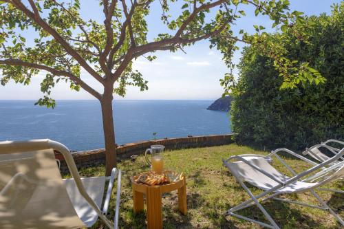  Casa Greta. Sea View ,Pool,Parking & Wifi, Pension in Moneglia