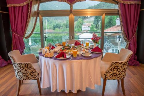 Restaurant, Sarot Termal Park Resort & Spa Hotel - Halal Hotel in Kilözü