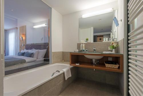 Suites by Mirabeau - image 5