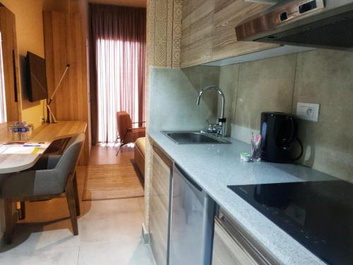 Roots Hotel Apartments Abidjan near สนามบินปอร์ตบูเอต์