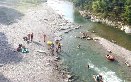 Les pieds dans l'eau: Gîte Vercors - Plage privée