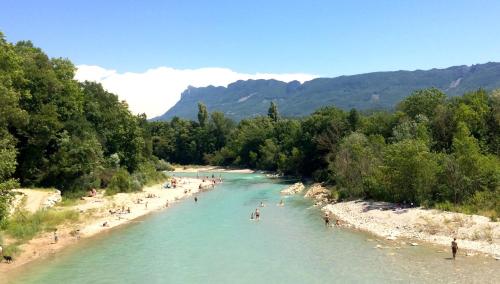 Les pieds dans l'eau: Gîte Vercors - Plage privée