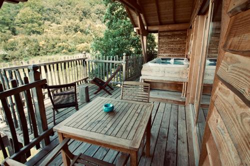 Balcony/terrace, Aura Cabana - Cabane spa perchee a 6 m de haut in Lussan