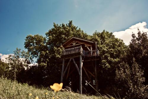 Exterior view, Aura Cabana - Cabane spa perchee a 6 m de haut in Lussan