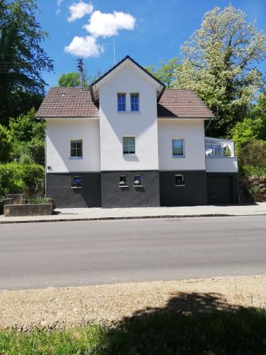 Ferienwohnung am Bodensee mit Wintergarten, Garten und Grillhaus bis 6 Person in Uhldingen-Mühlhofen, Deutschland